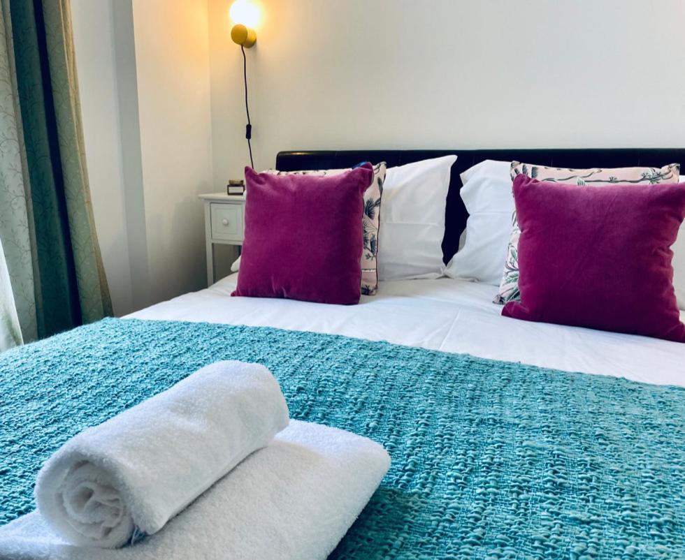 Cloud9Sa At The Charles Chertsey Apartment Bagian luar foto